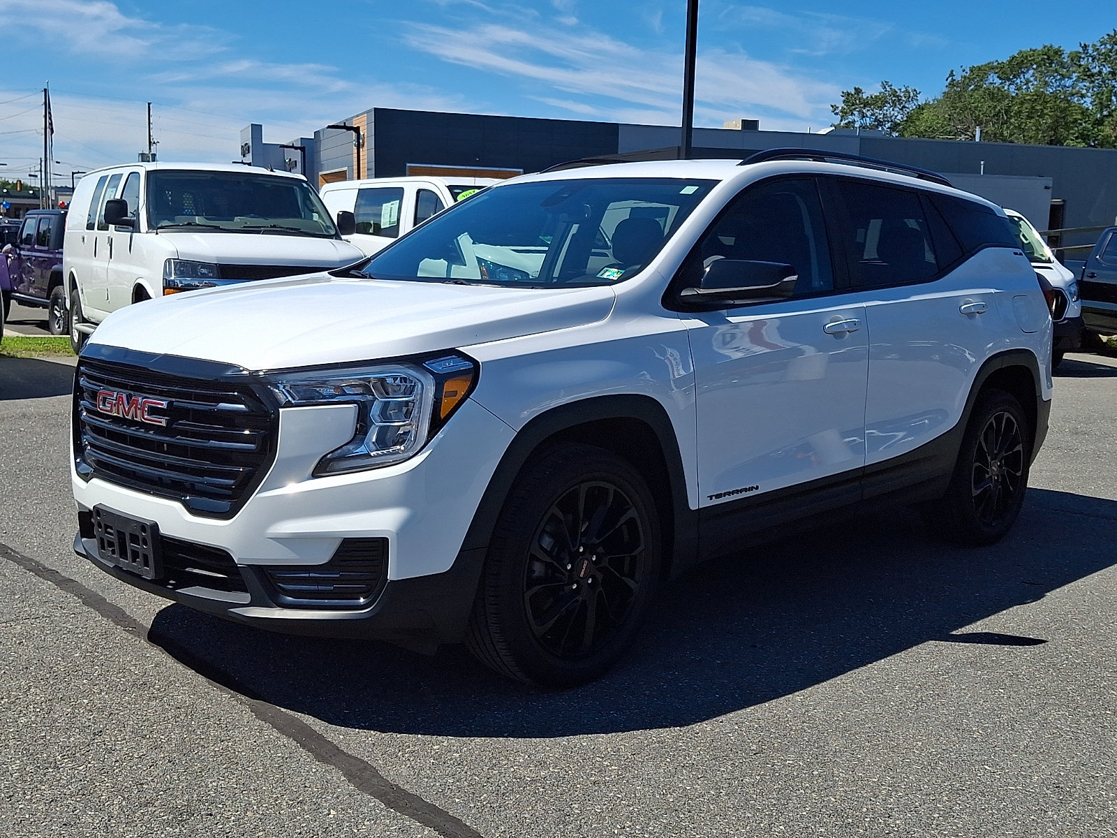 Certified 2023 GMC Terrain SLE w/ Driver Convenience Package AWD/4WD image 3