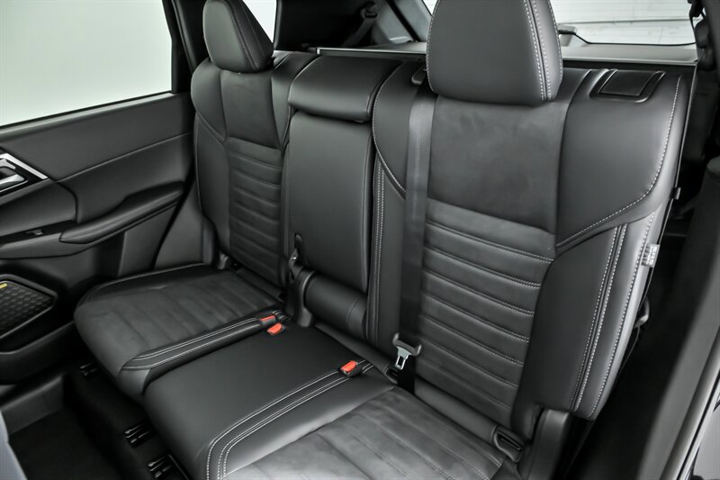 New 2026 Mitsubishi Outlander SE image 16