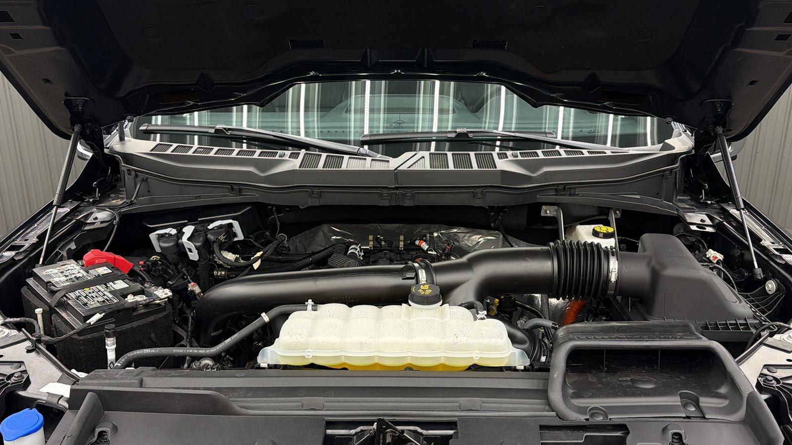Used 2025 Ford F150 Lariat w/ Tow/Haul Package image 19