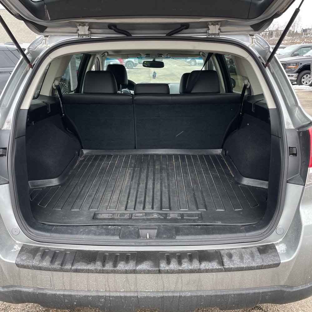 Used 2011 Subaru Outback 2.5i Limited image 10