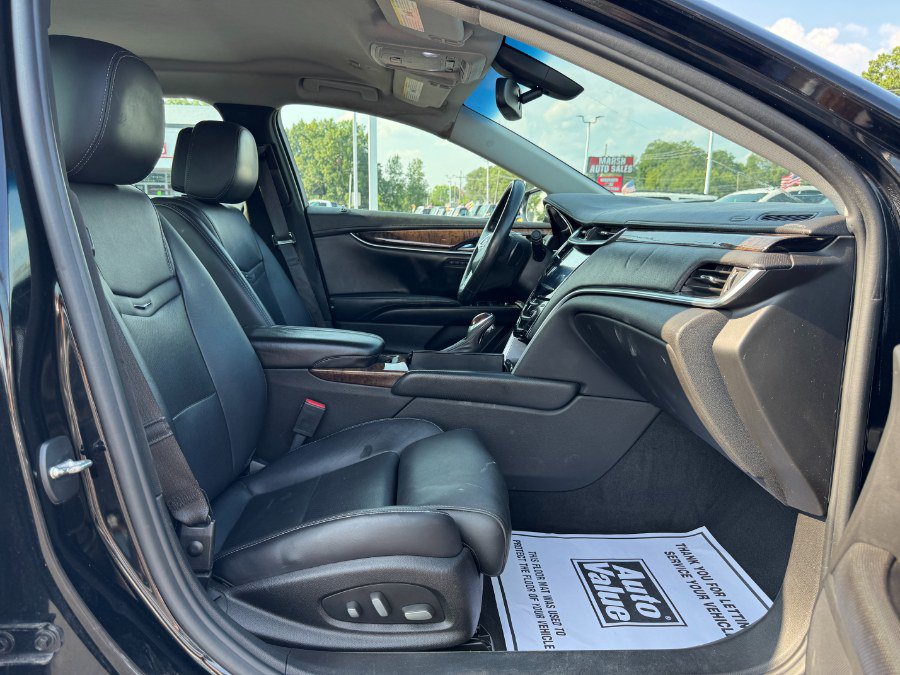 Used 2013 Cadillac XTS Luxury FWD image 18
