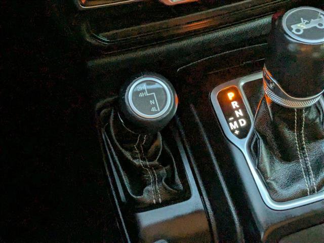 Used 2018 Jeep Wrangler Unlimited Sahara w/ Uconnect 4C Nav & Sound Group image 13