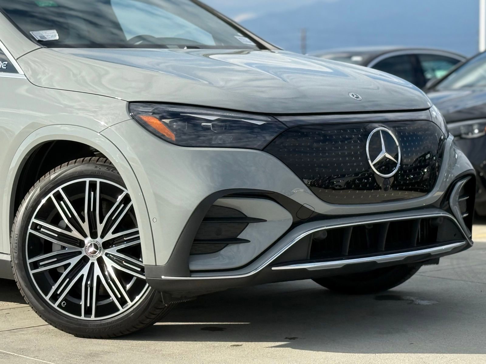 New 2026 Mercedes-Benz EQE 320 4MATIC SUV image 3