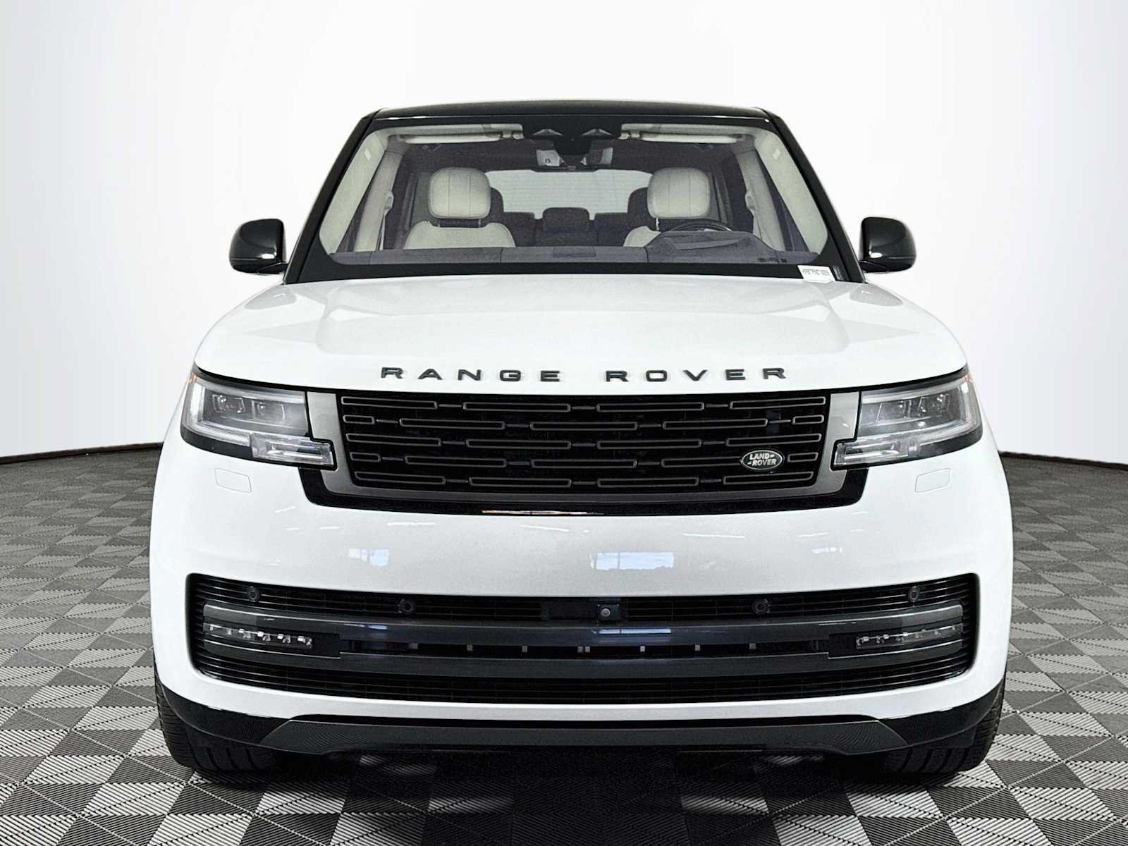Used 2023 Land Rover Range Rover Long Wheelbase SE AWD/4WD image 2