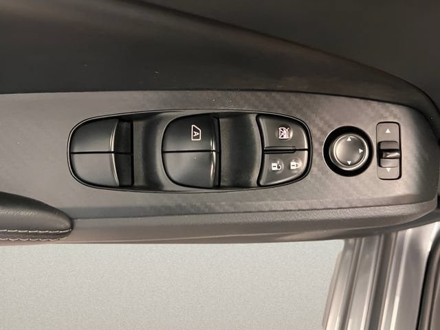 Used 2025 Nissan Altima 2.5 SV FWD image 12