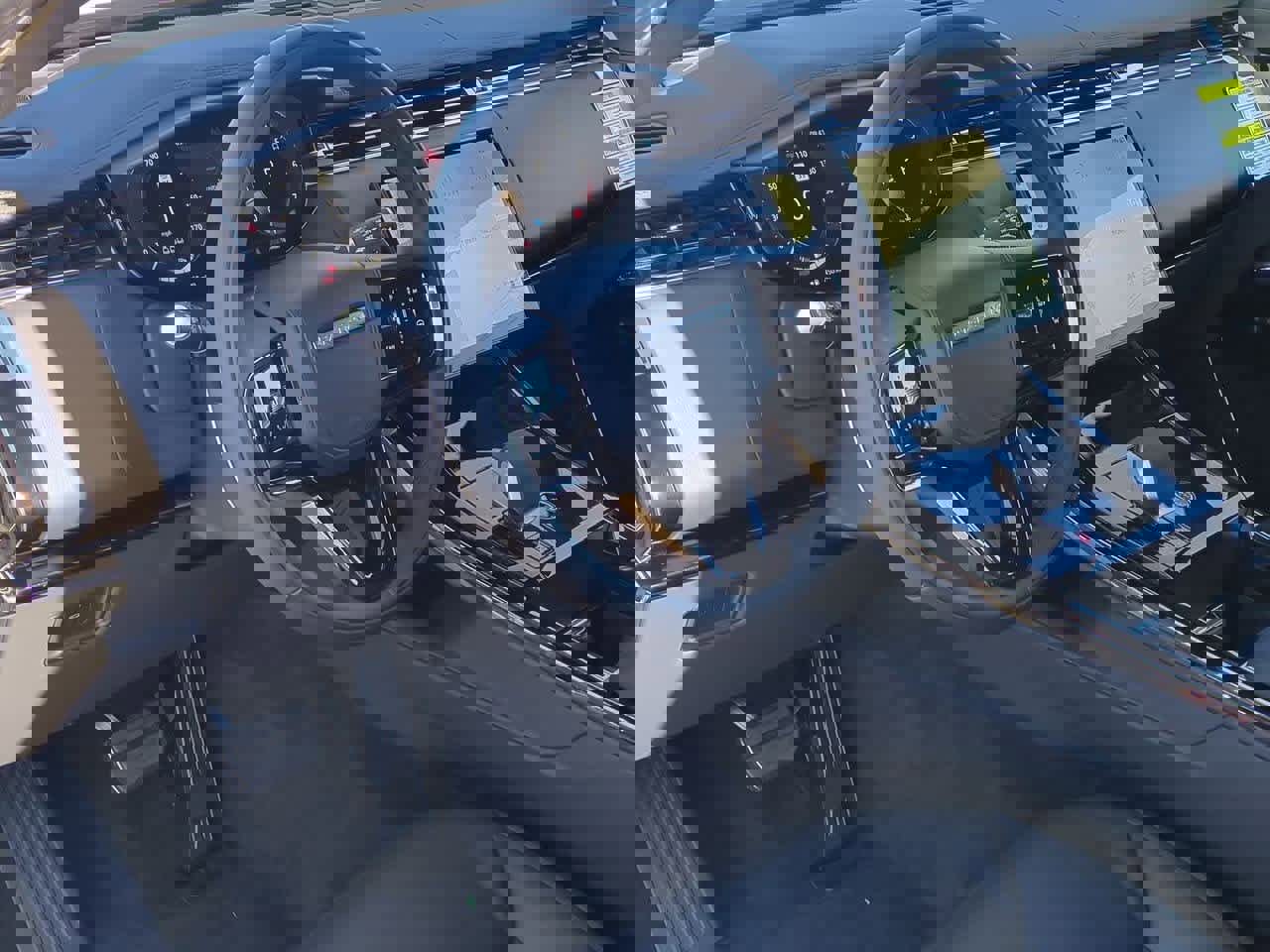 New 2025 Land Rover Range Rover Sport Dynamic SE image 2