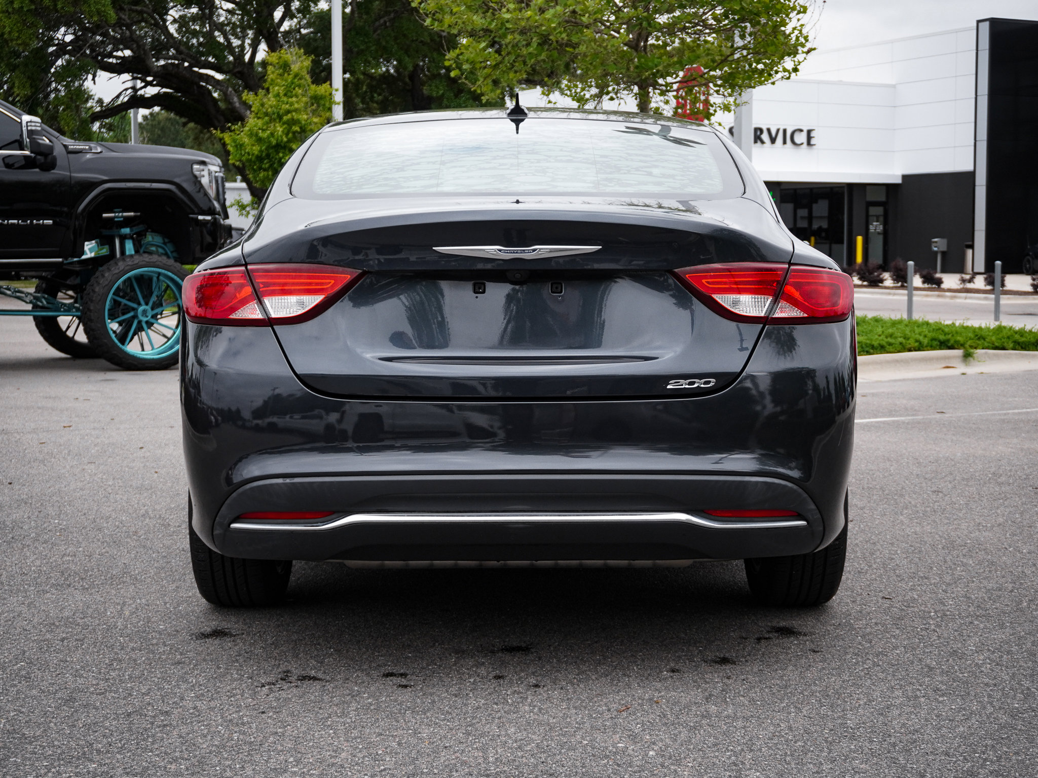 Used 2017 Chrysler 200 Limited Platinum FWD image 10