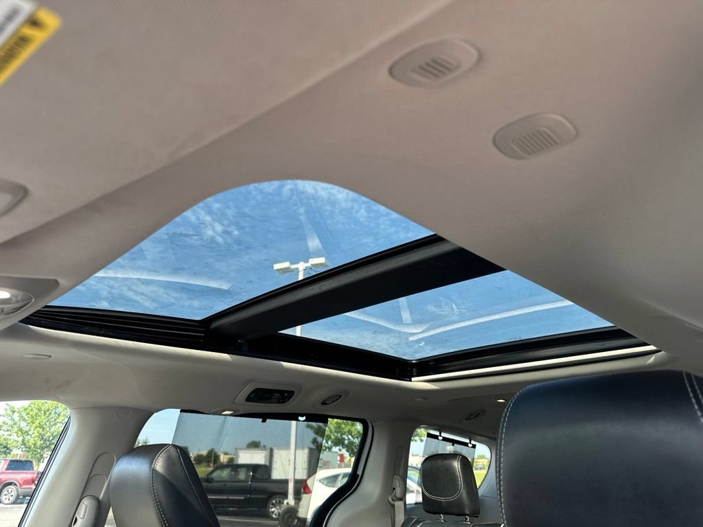 Used 2023 Chrysler Pacifica Limited FWD image 5