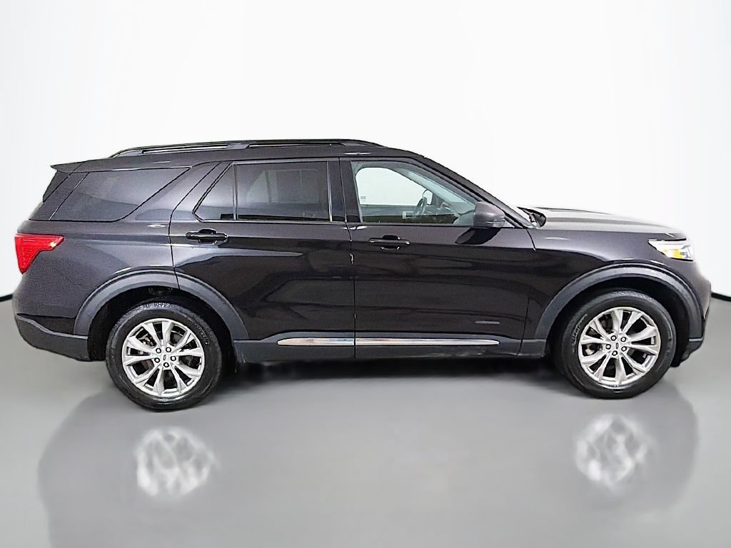 Used 2024 Ford Explorer XLT w/ Equipment Group 202A AWD/4WD image 15