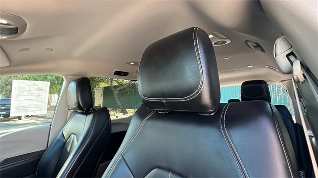 Used 2023 Chrysler Pacifica Touring-L image 19