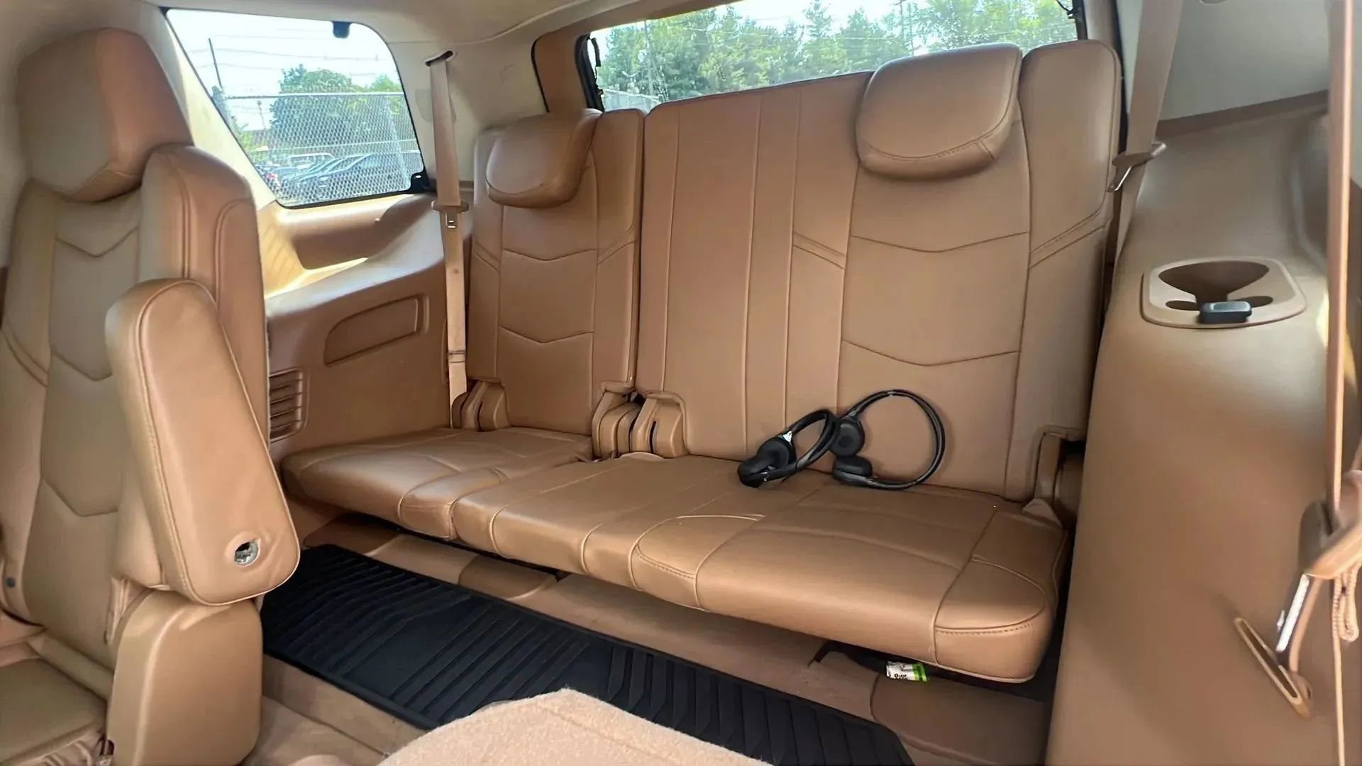 Used 2016 Cadillac Escalade Platinum image 29