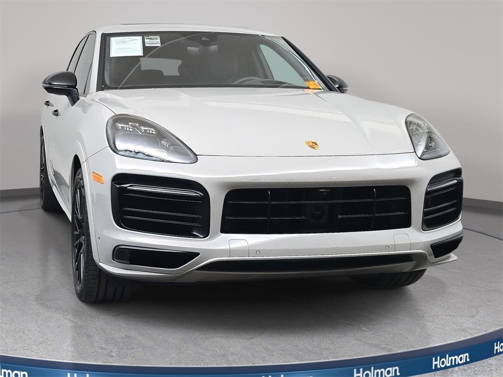 Used 2023 Porsche Cayenne GTS image 3