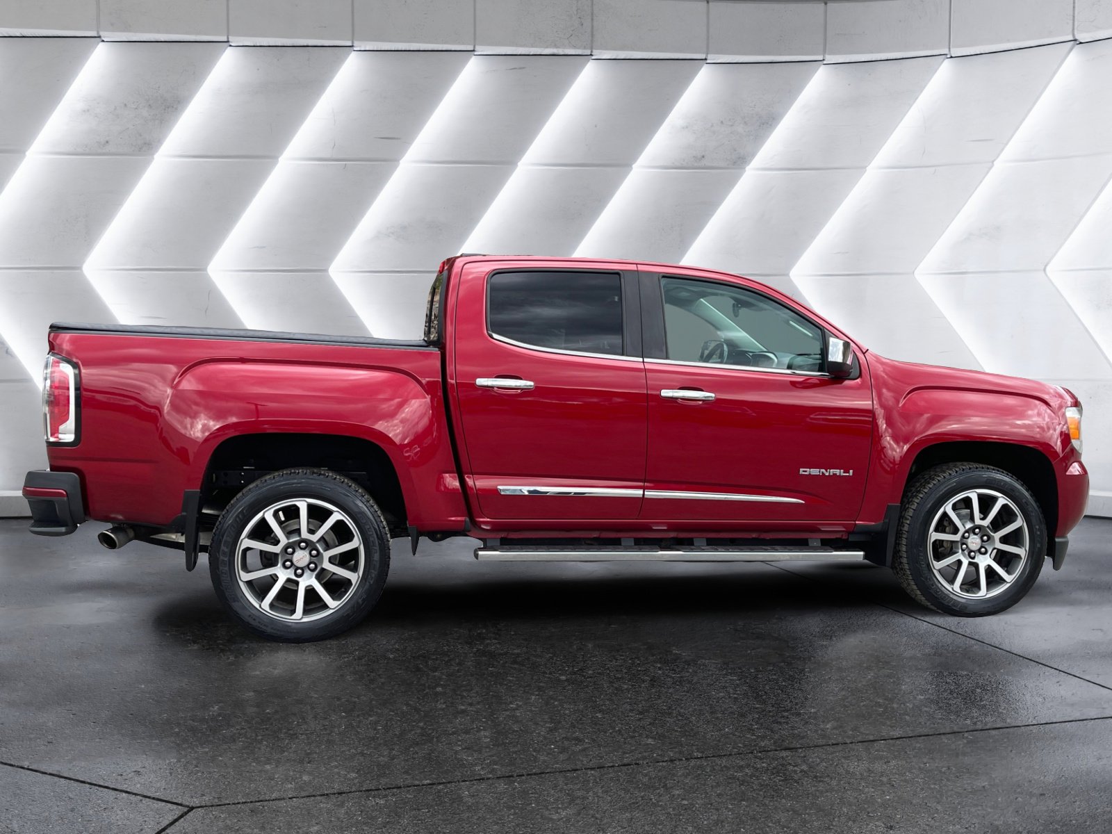 Used 2020 GMC Canyon Denali image 7