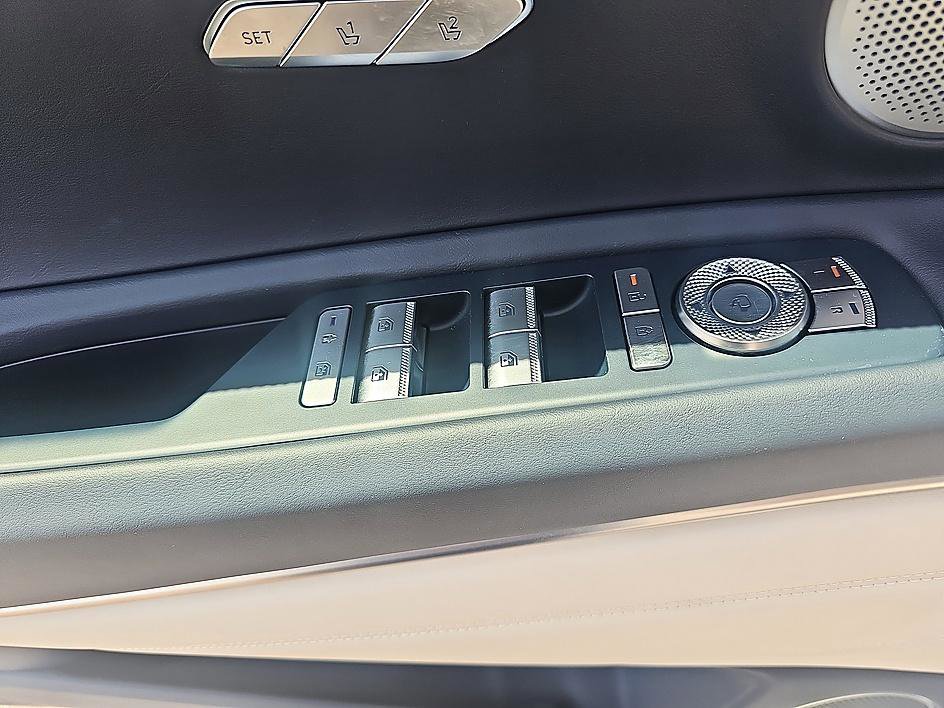 Used 2025 Genesis GV80 3.5T Prestige image 12