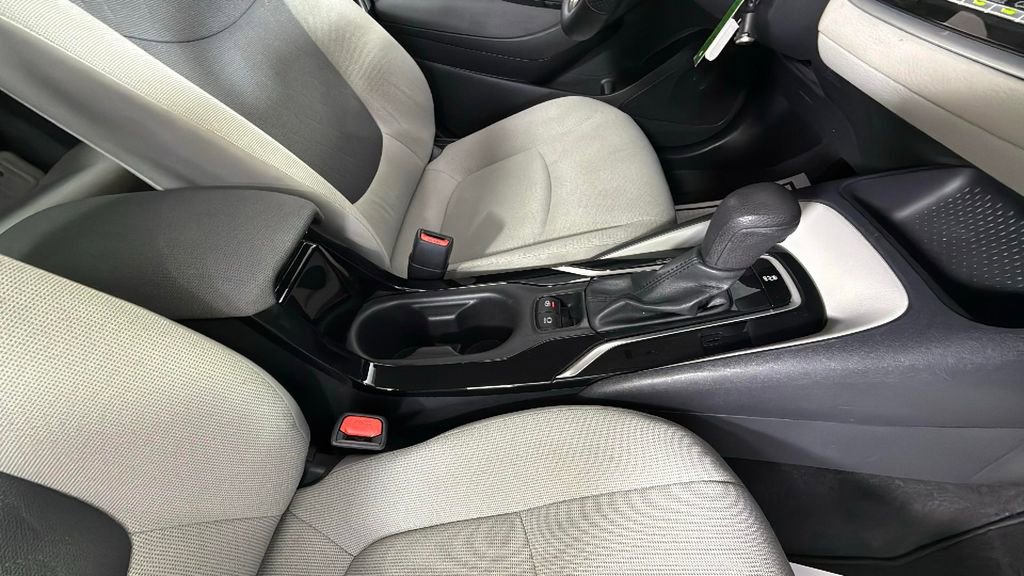 Used 2022 Toyota Corolla LE image 32