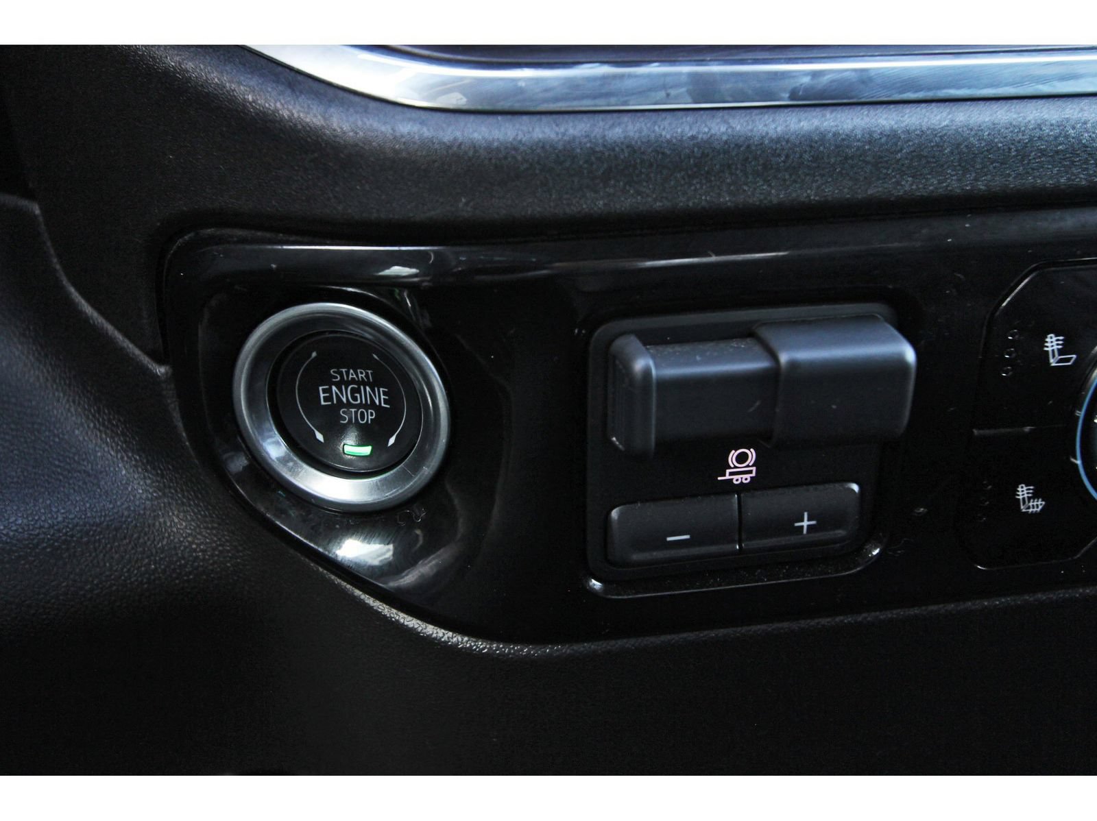 Used 2025 GMC Sierra 1500 SLT RWD image 27