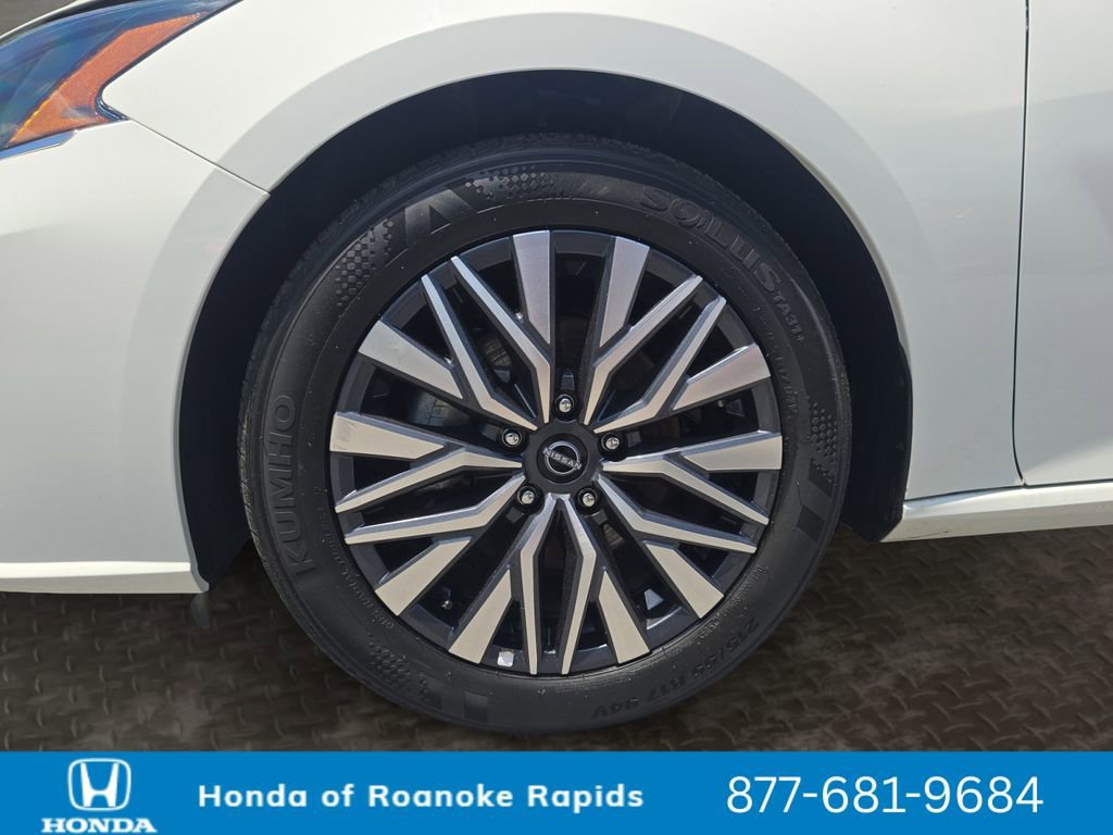 Used 2025 Nissan Altima 2.5 SV FWD image 9