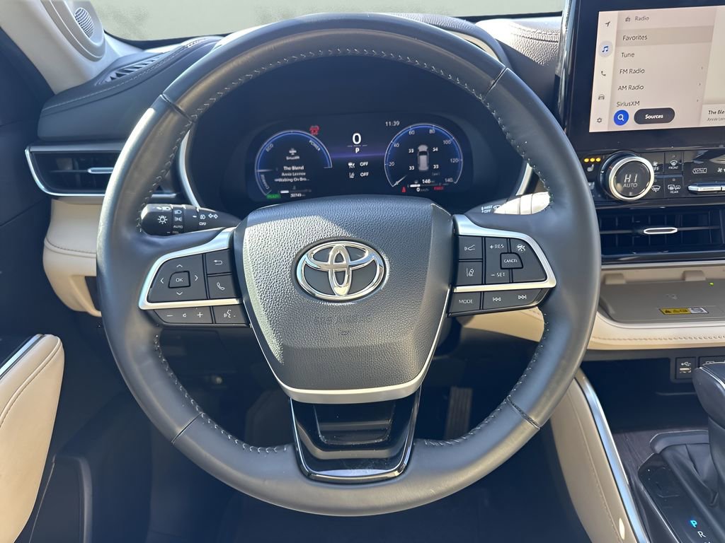 Used 2023 Toyota Highlander Limited image 17