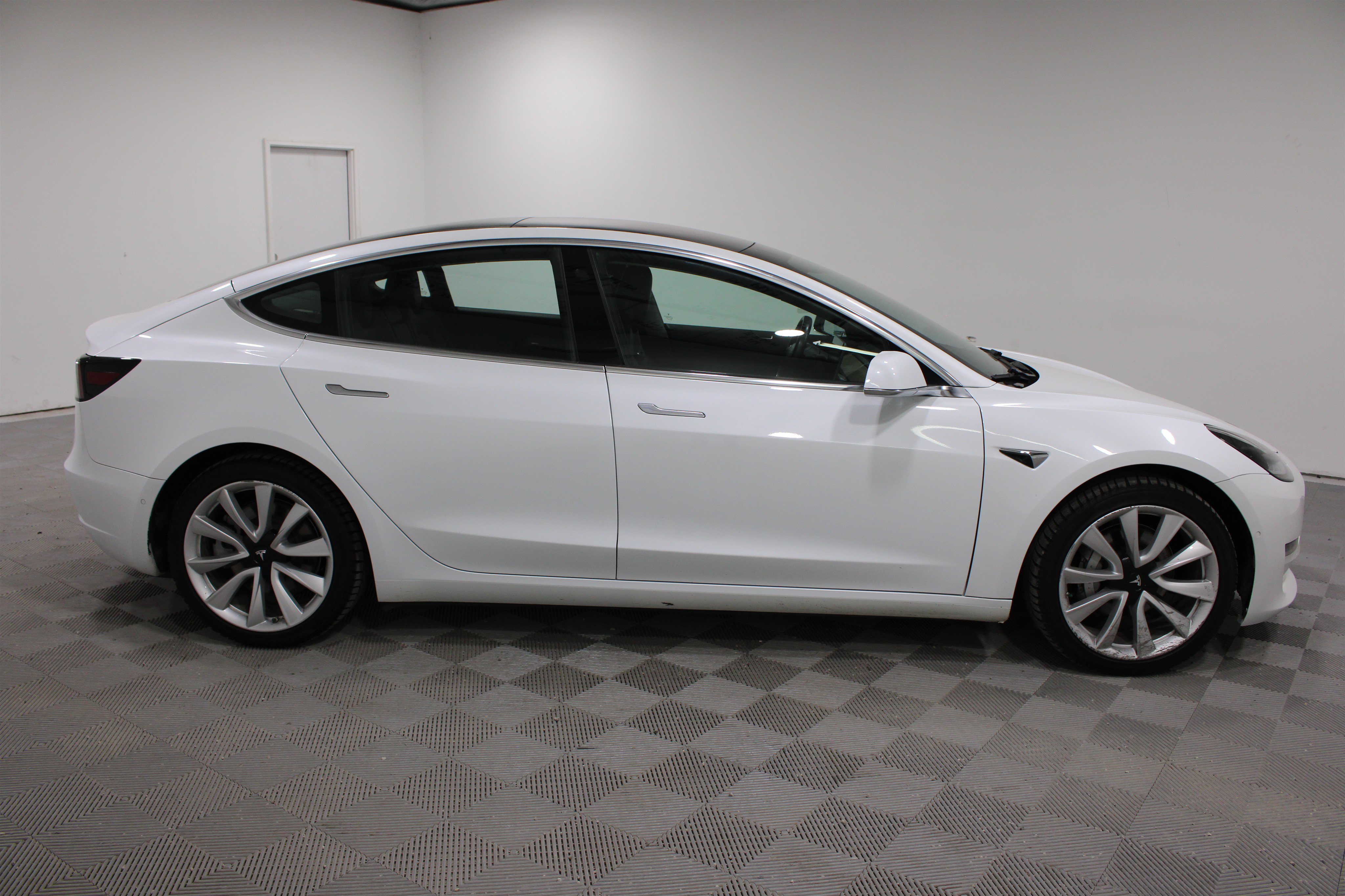 Used 2018 Tesla Model 3 AWD/4WD image 19