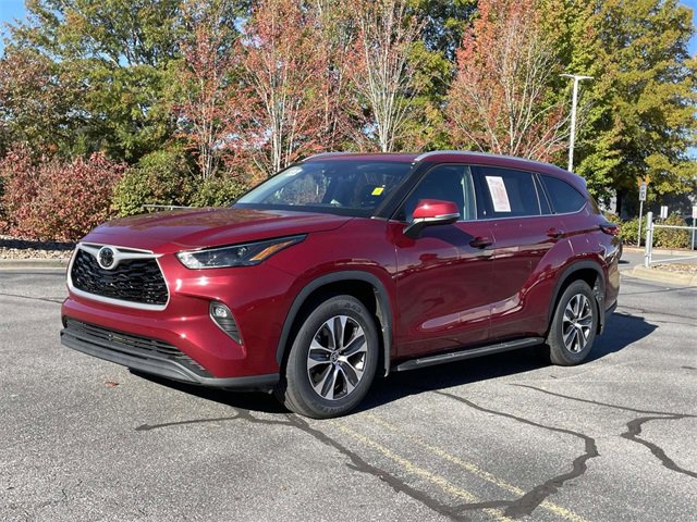 Used 2022 Toyota Highlander XLE image 1