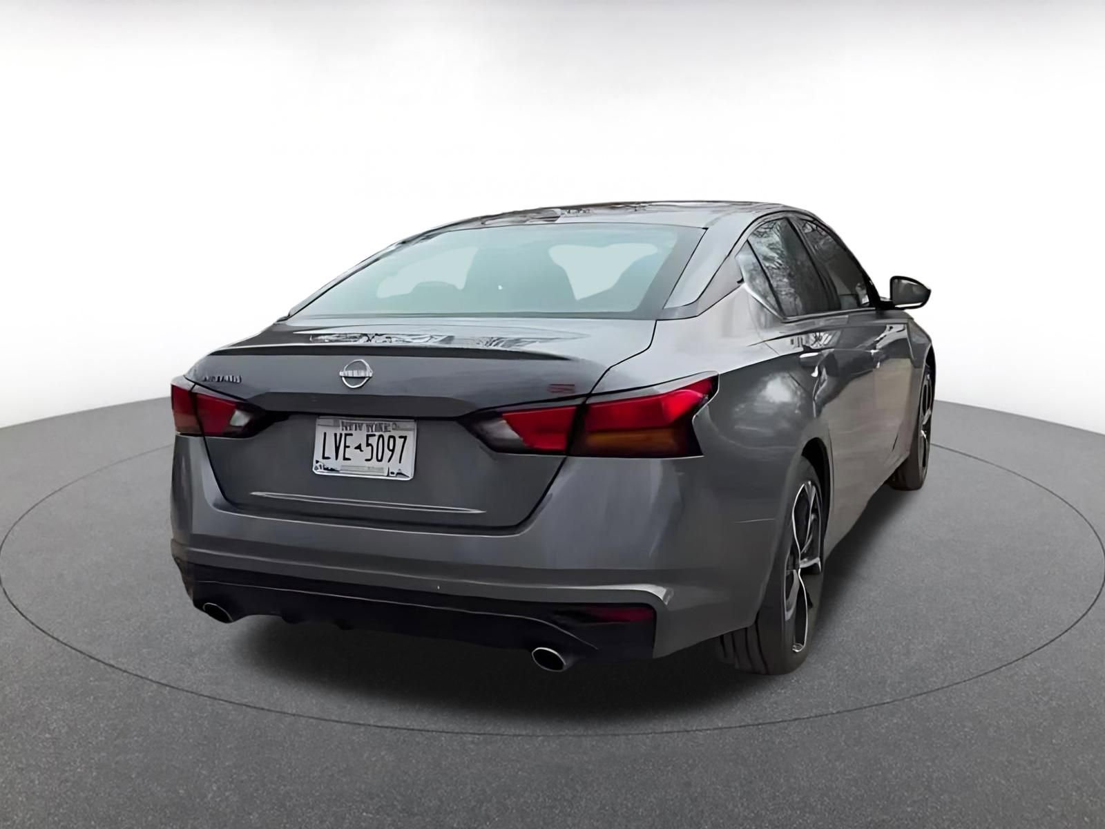 Used 2025 Nissan Altima 2.5 SR image 14