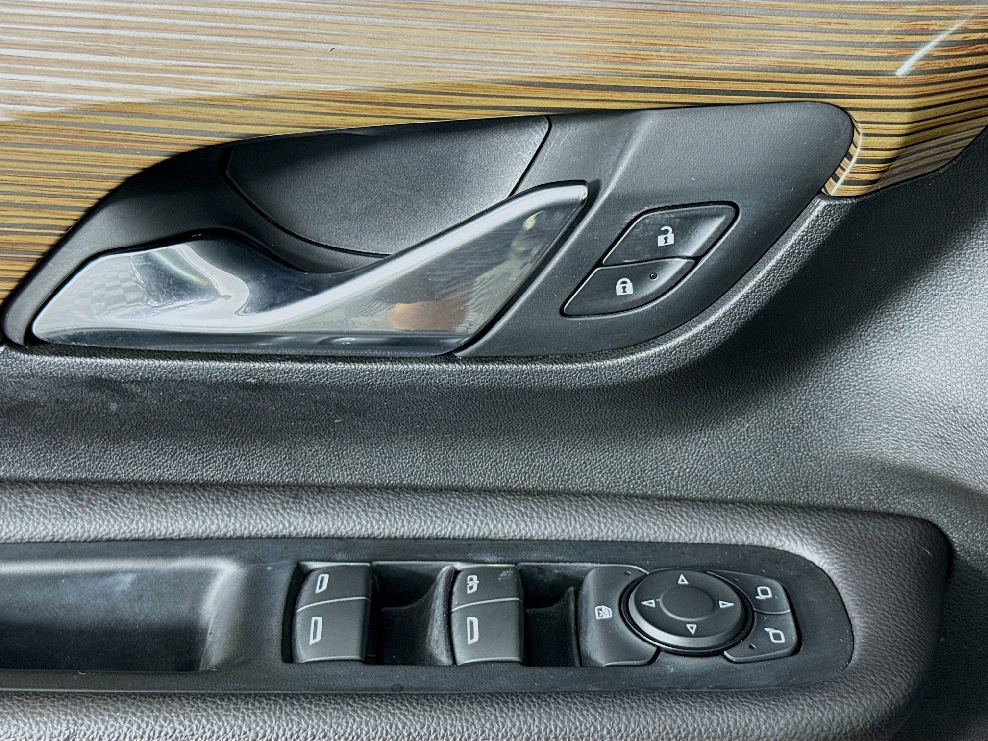 Used 2019 GMC Terrain SLE image 23