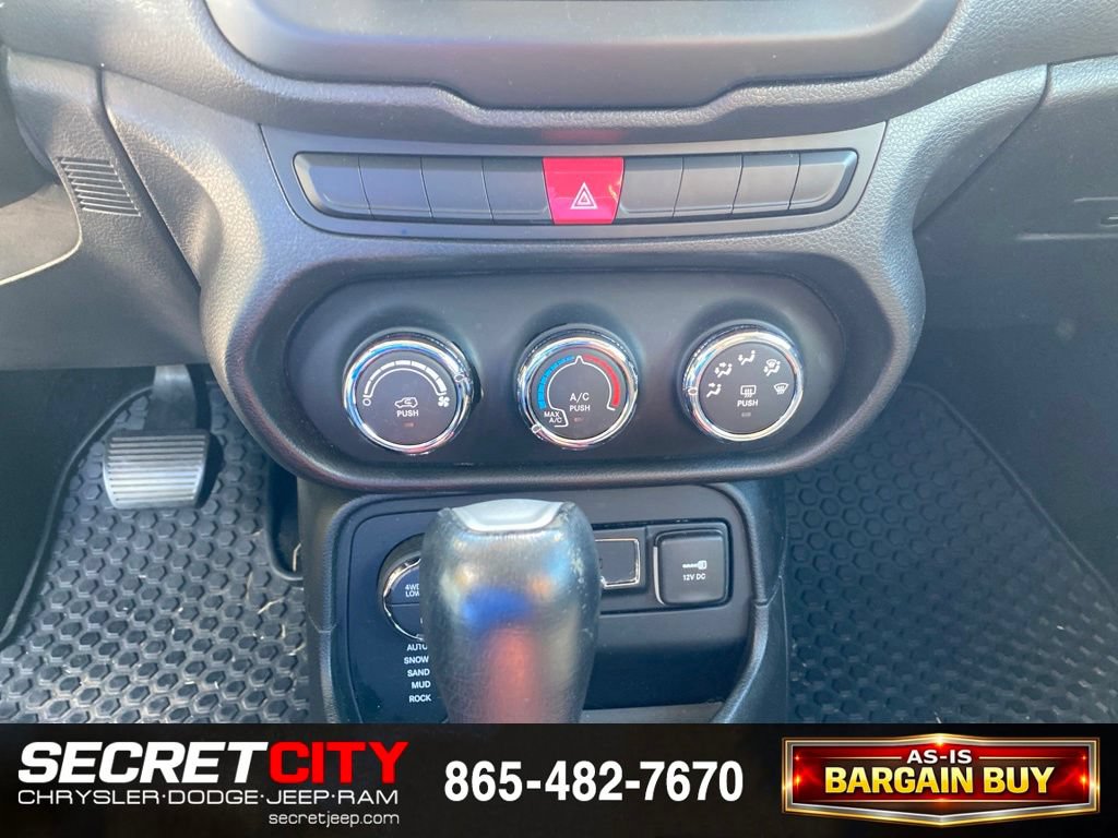 Used 2015 Jeep Renegade Trailhawk AWD/4WD image 17