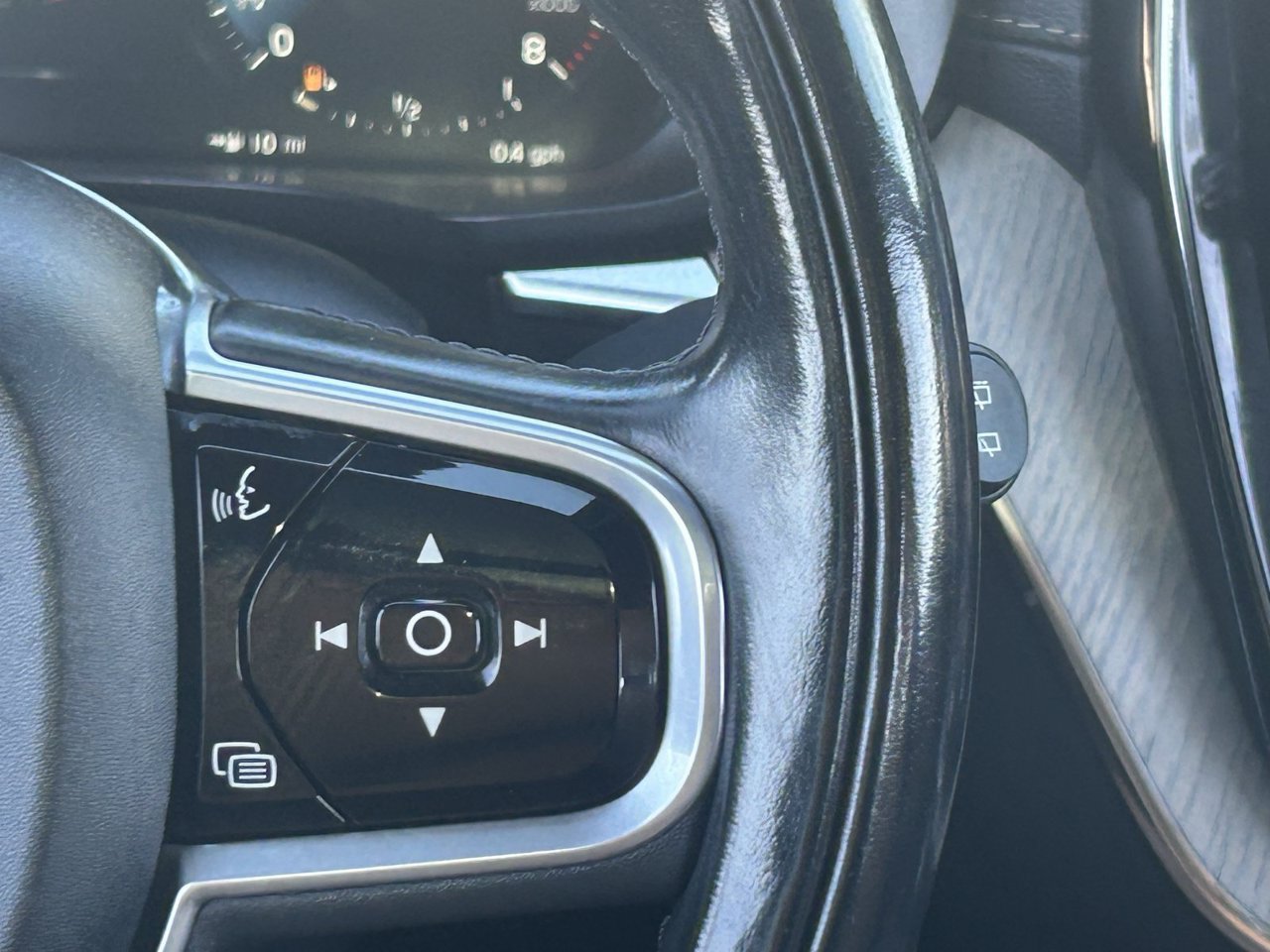 Used 2018 Volvo XC60 T6 Inscription w/ Luxury Seat Package AWD/4WD image 27