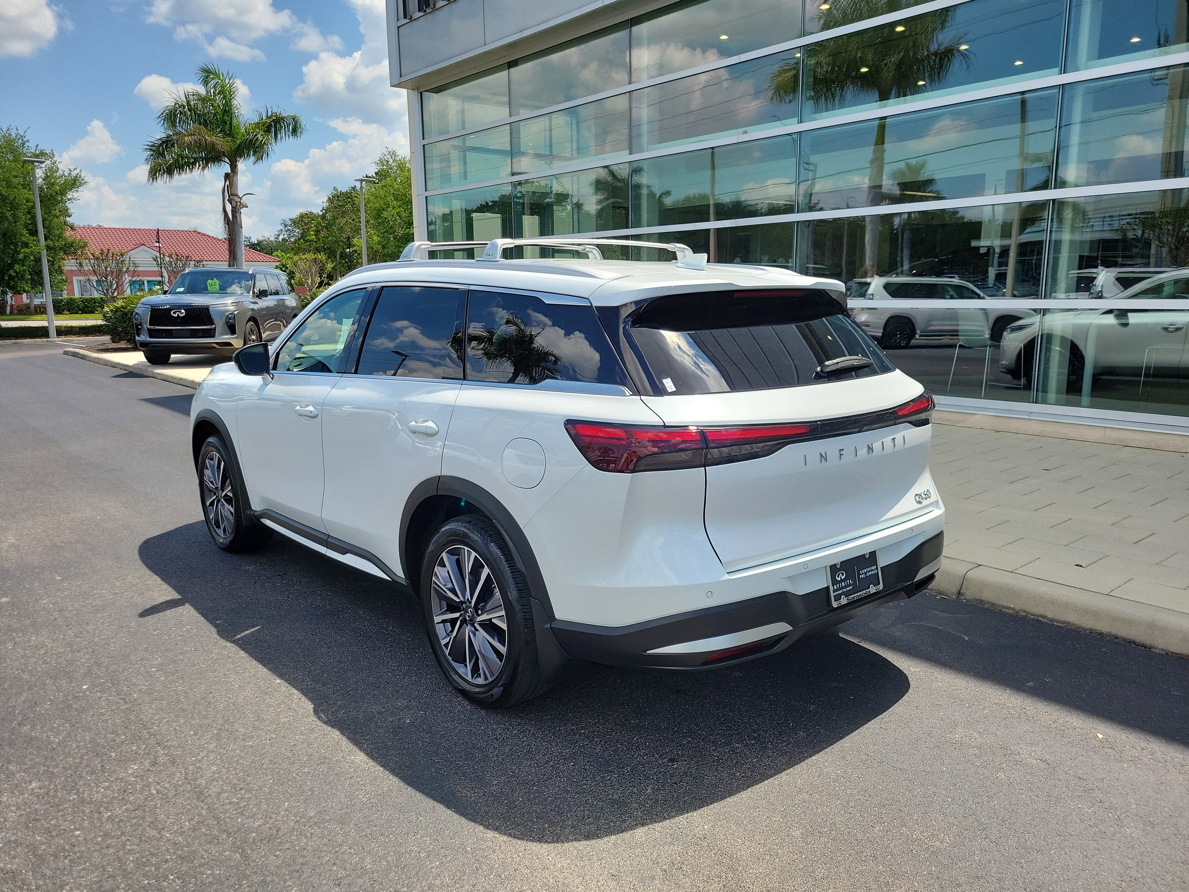 Certified 2026 INFINITI QX60 Luxe w/ Cargo Package image 6