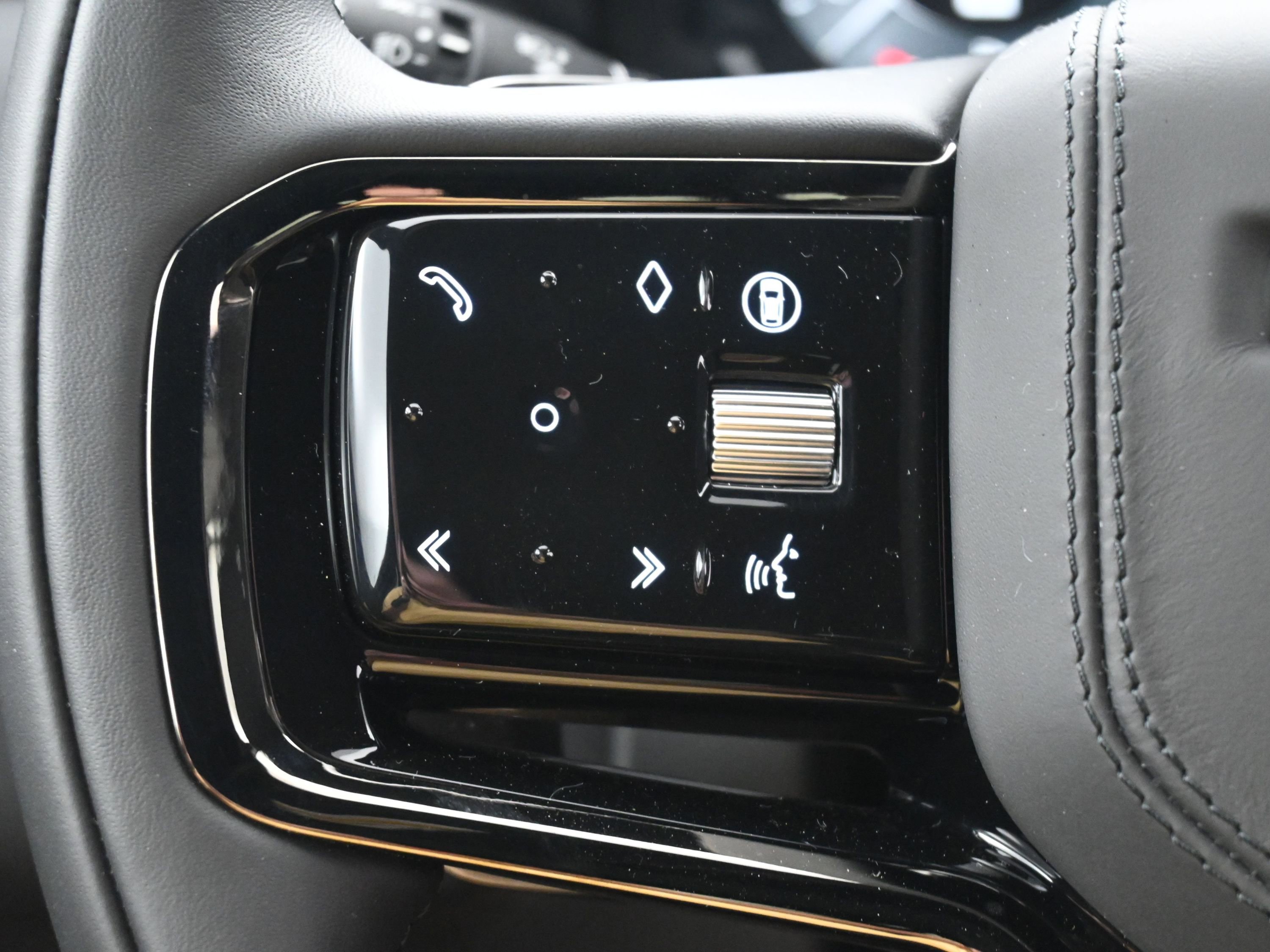 New 2026 Land Rover Range Rover Velar Dynamic SE image 18