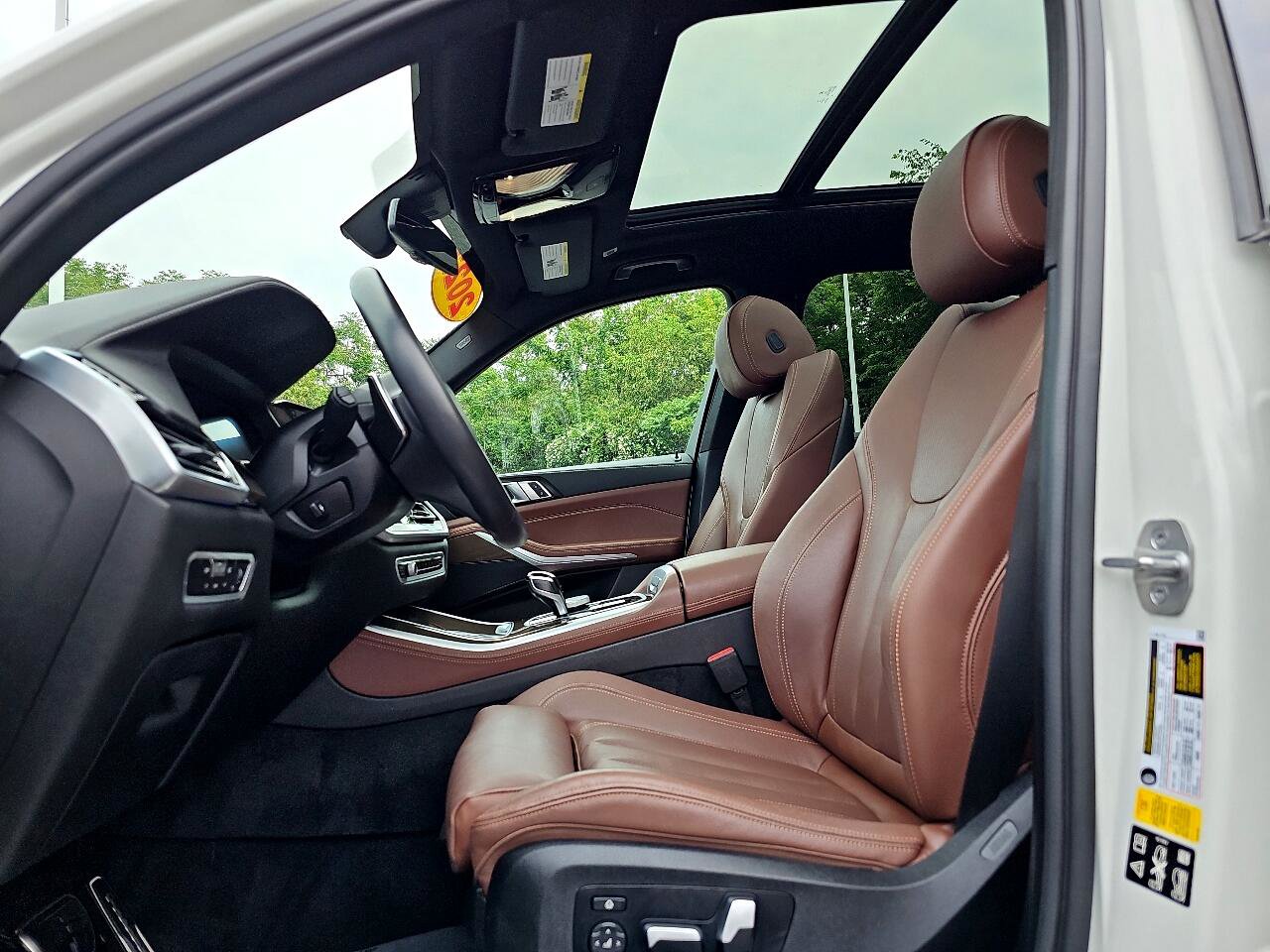 Used 2022 BMW X5 xDrive40i w/ M Sport Package image 22