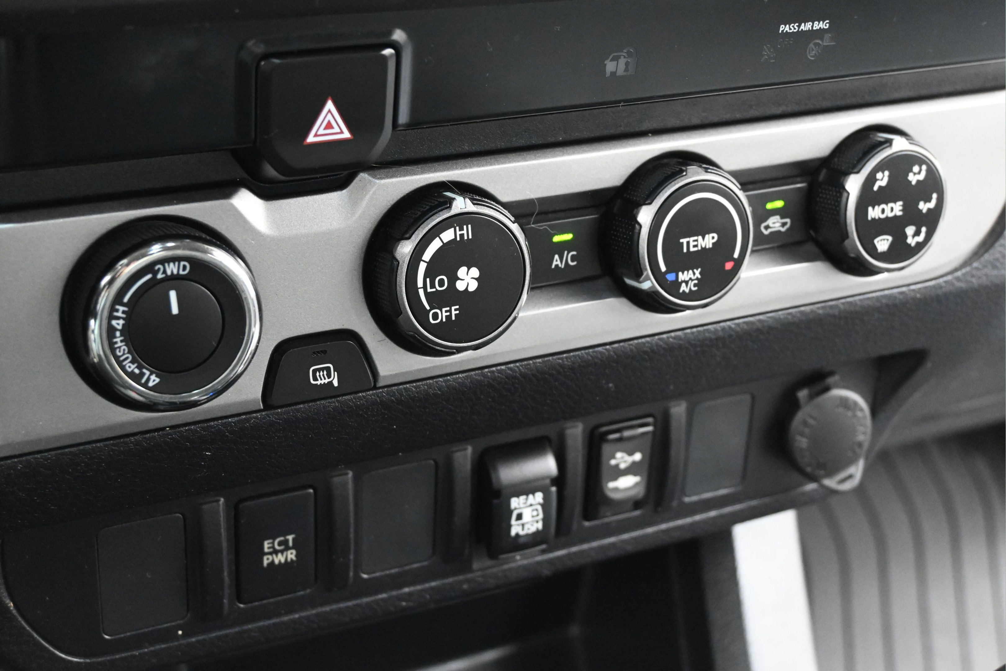 Used 2019 Toyota Tacoma SR5 AWD/4WD image 19