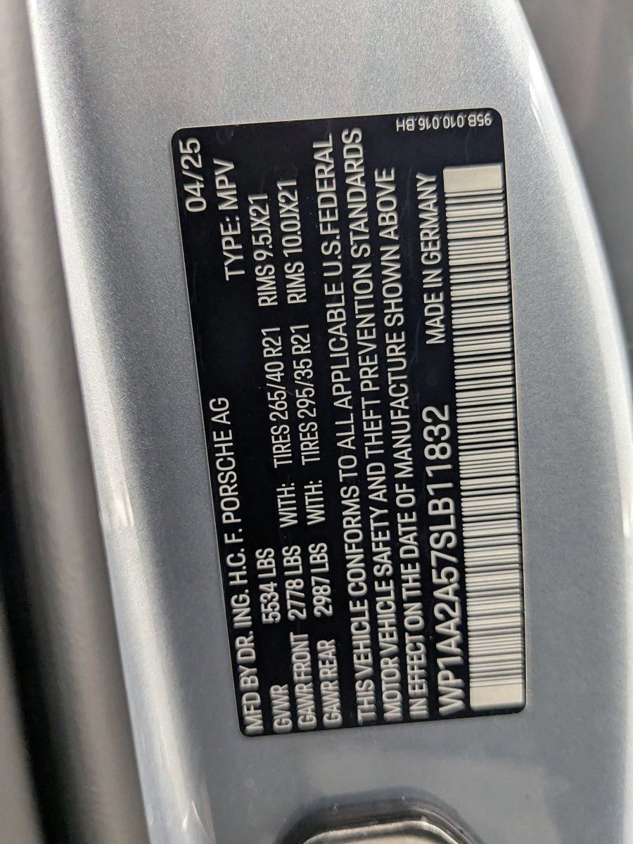 Certified 2025 Porsche Macan image 25