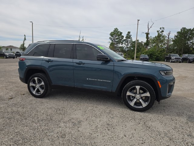 New 2026 Jeep Grand Cherokee Limited w/ Luxury Tech Group II RWD image 2