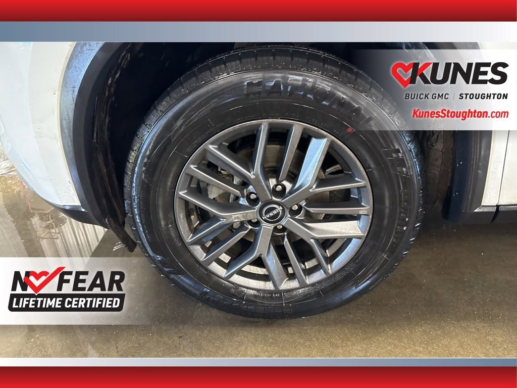 Used 2023 Nissan Rogue S image 16