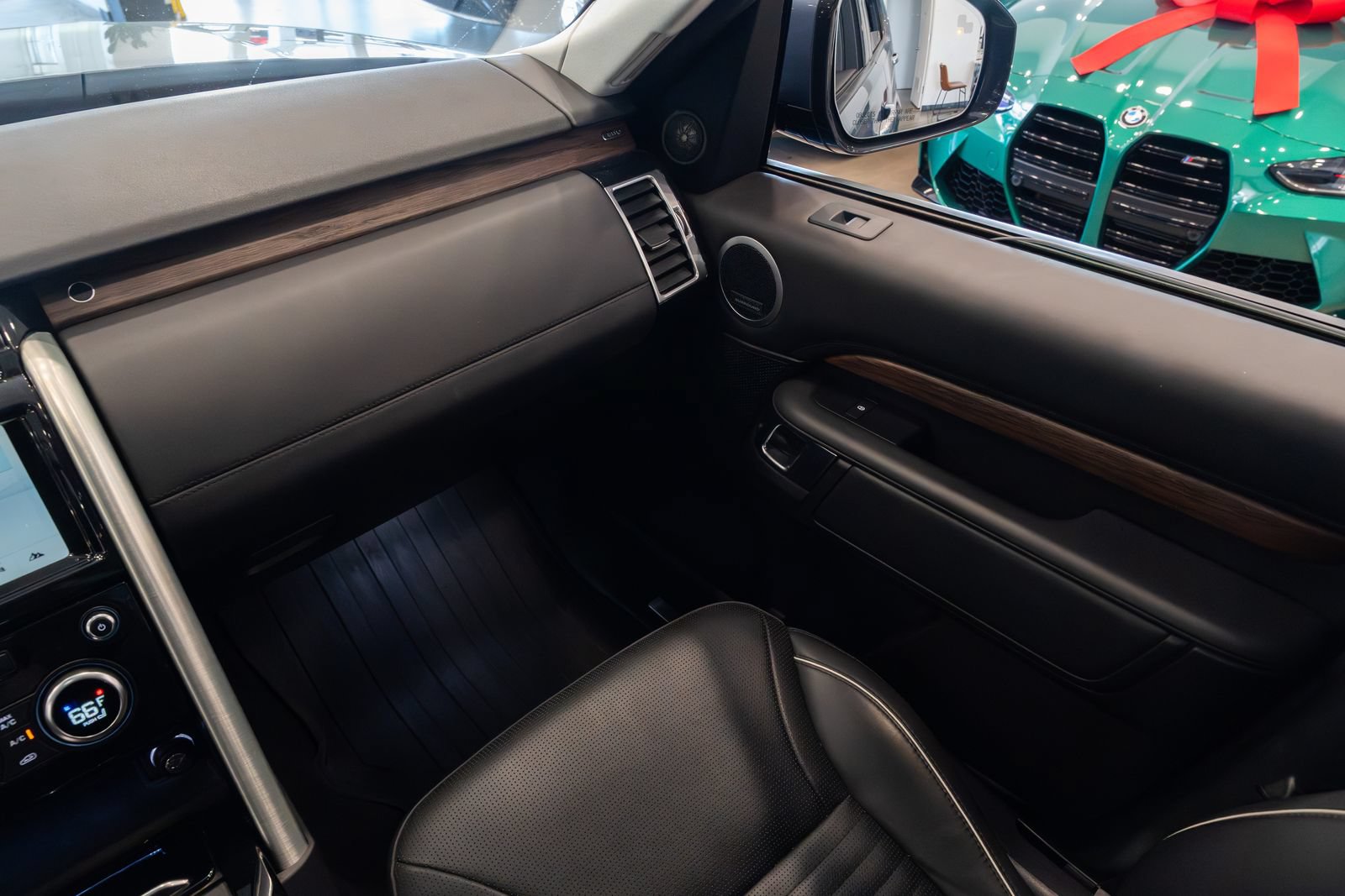 Used 2018 Land Rover Discovery HSE Luxury AWD/4WD image 9