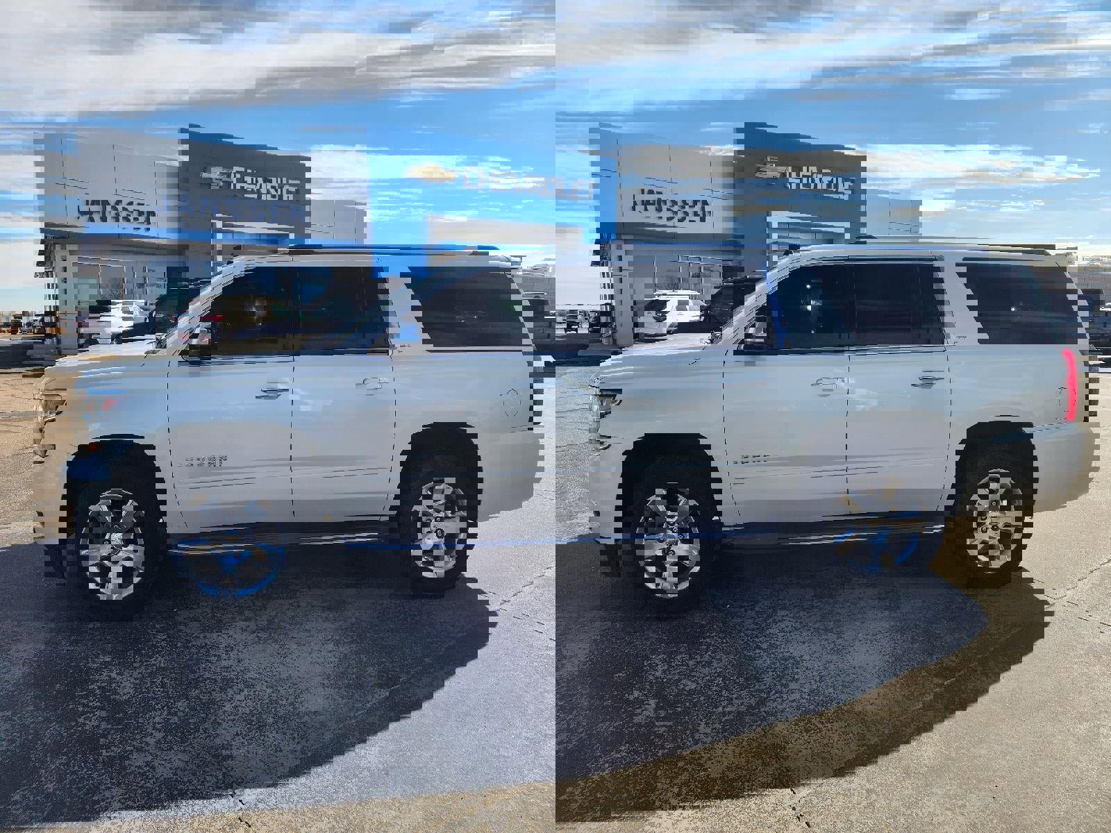 Used 2015 Chevrolet Suburban LTZ image 1