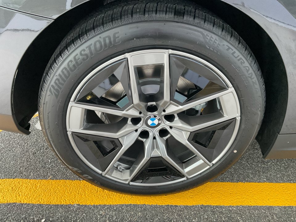 Used 2026 BMW 530i xDrive w/ Premium Package AWD/4WD image 22