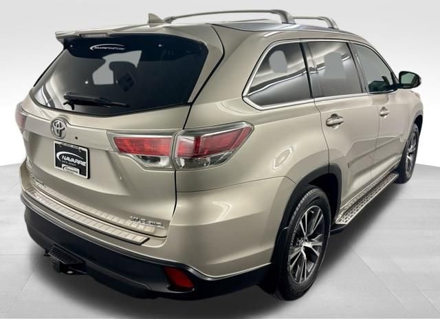 Used 2016 Toyota Highlander XLE AWD/4WD image 9
