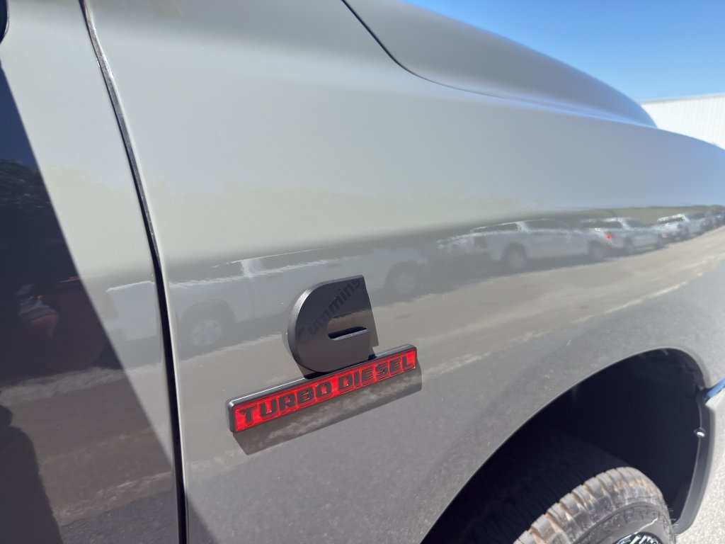 New 2026 RAM 2500 Laramie AWD/4WD image 15