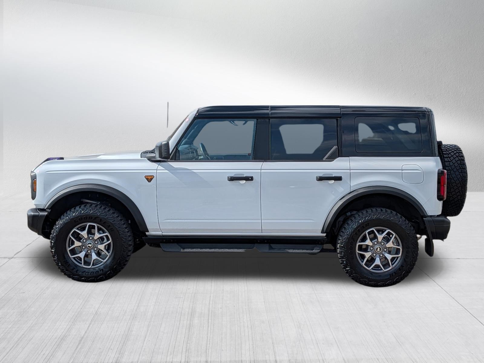 Used 2025 Ford Bronco Badlands AWD/4WD image 4