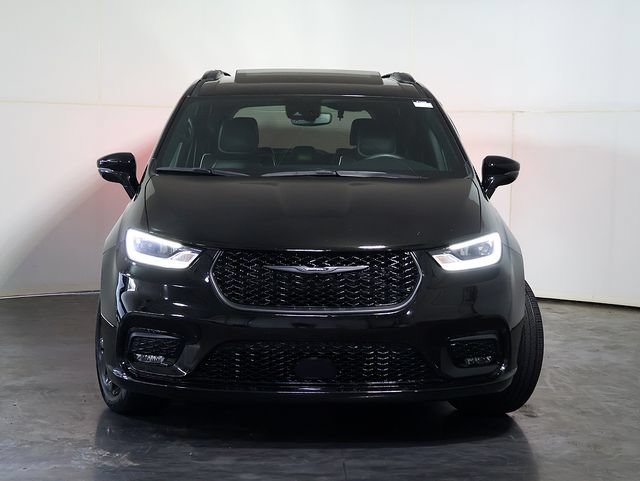 Used 2025 Chrysler Pacifica Limited FWD image 9