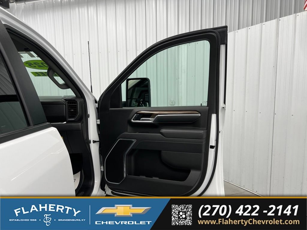 Used 2025 Chevrolet Silverado 2500 LT AWD/4WD image 14