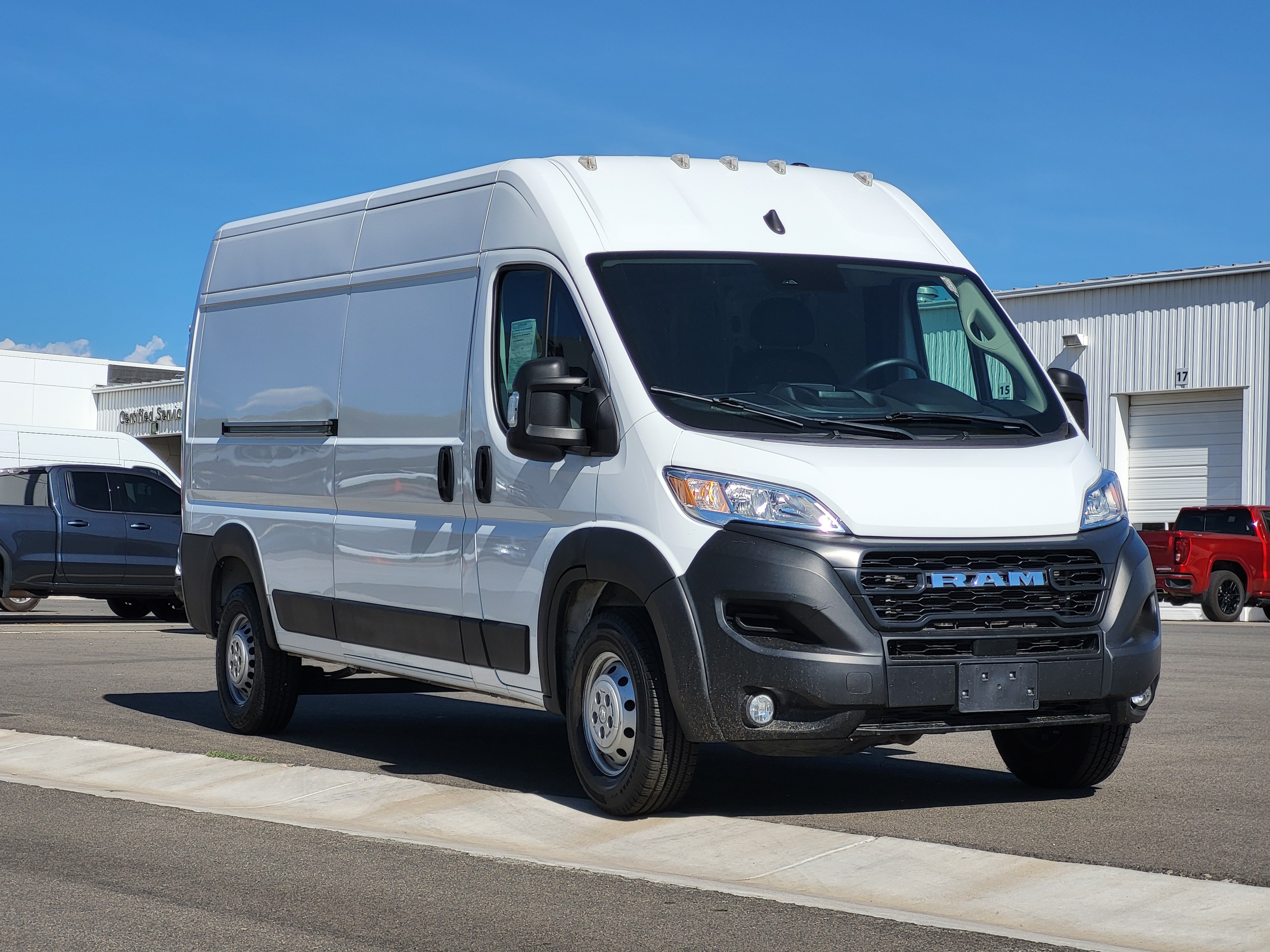 Used 2025 RAM ProMaster 2500 w/ Convenience Group FWD image 3