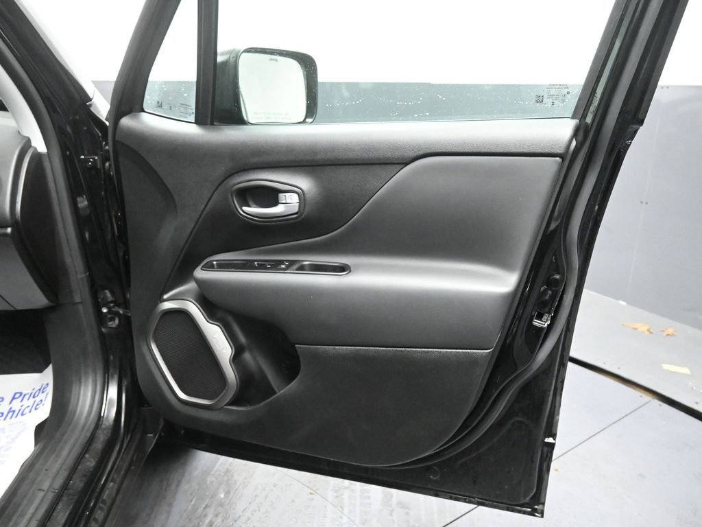 Used 2023 Jeep Renegade Latitude image 18