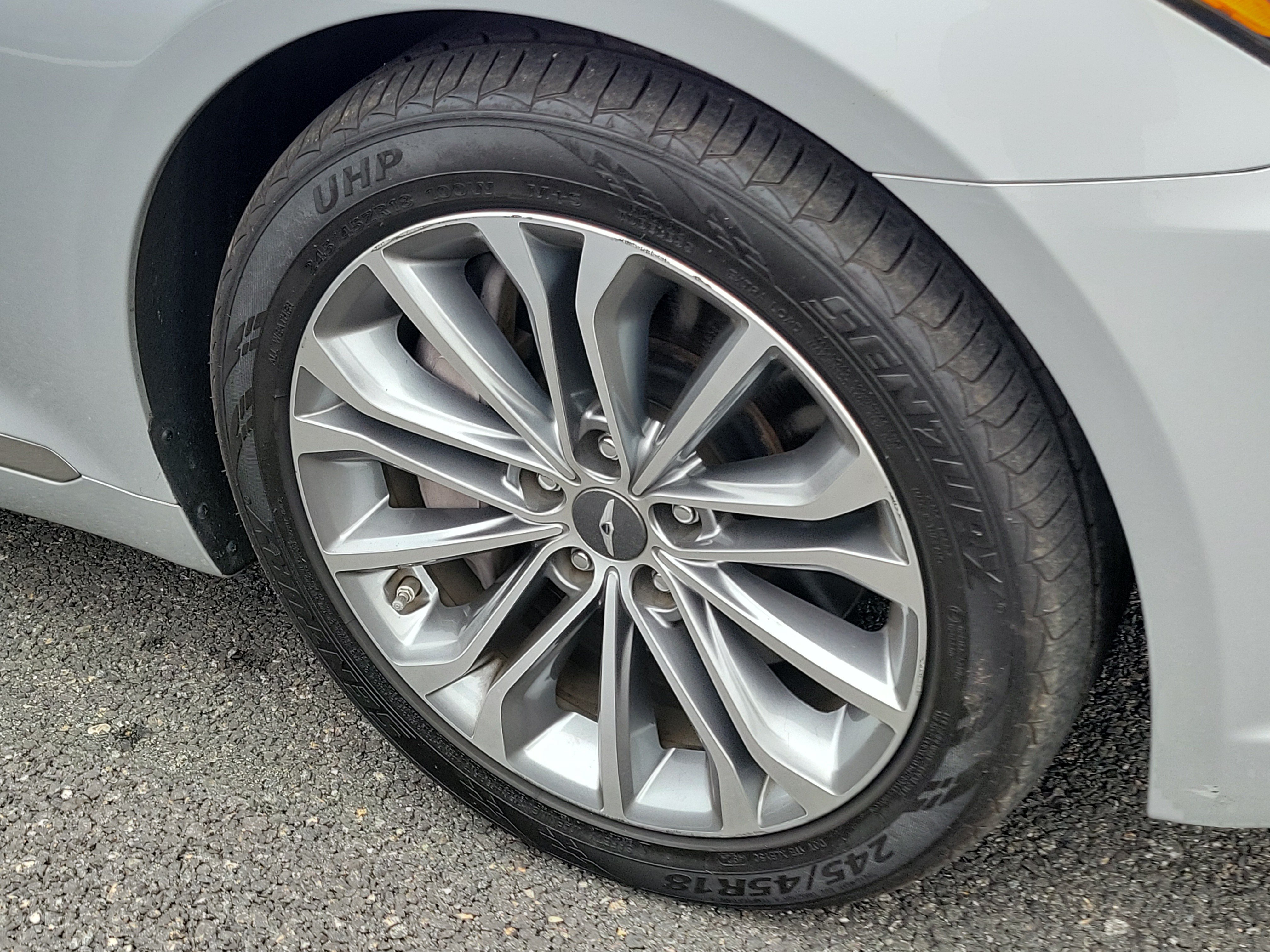 Used 2017 Genesis G80 3.8 RWD image 4