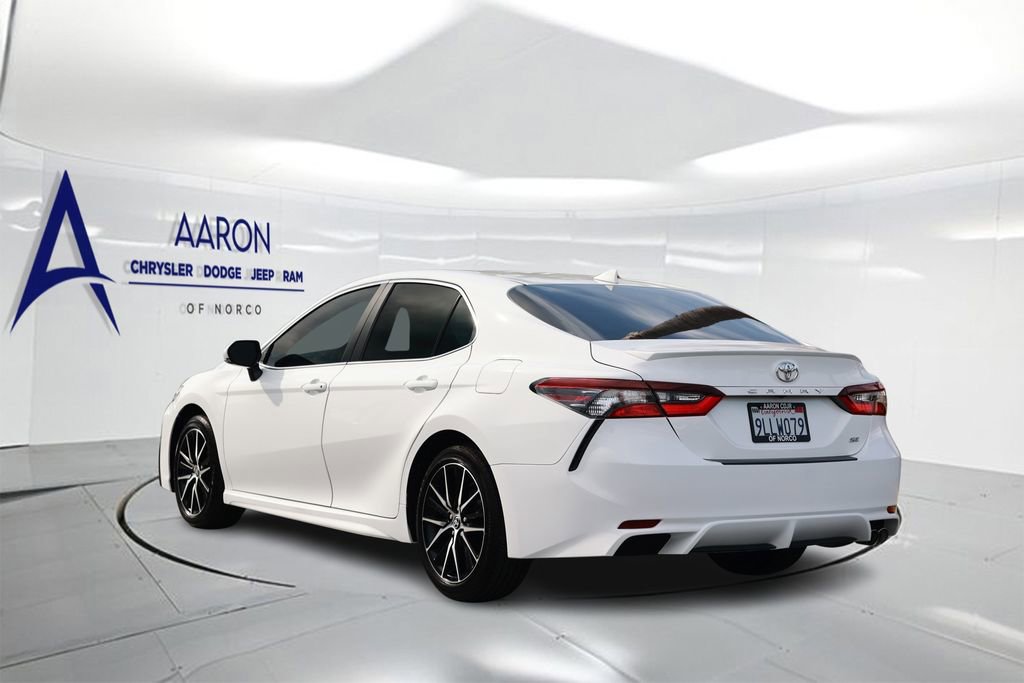 Used 2024 Toyota Camry SE image 2