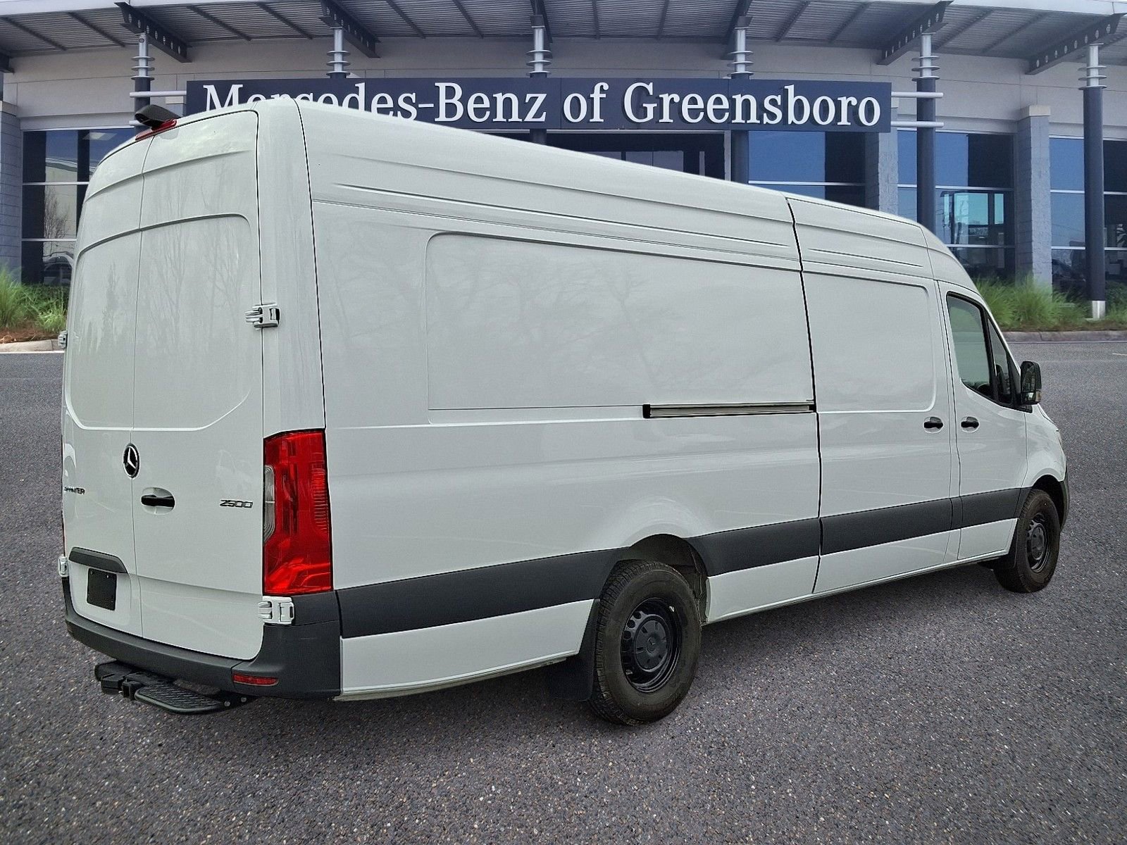 Used 2025 Mercedes-Benz Sprinter 2500 image 4