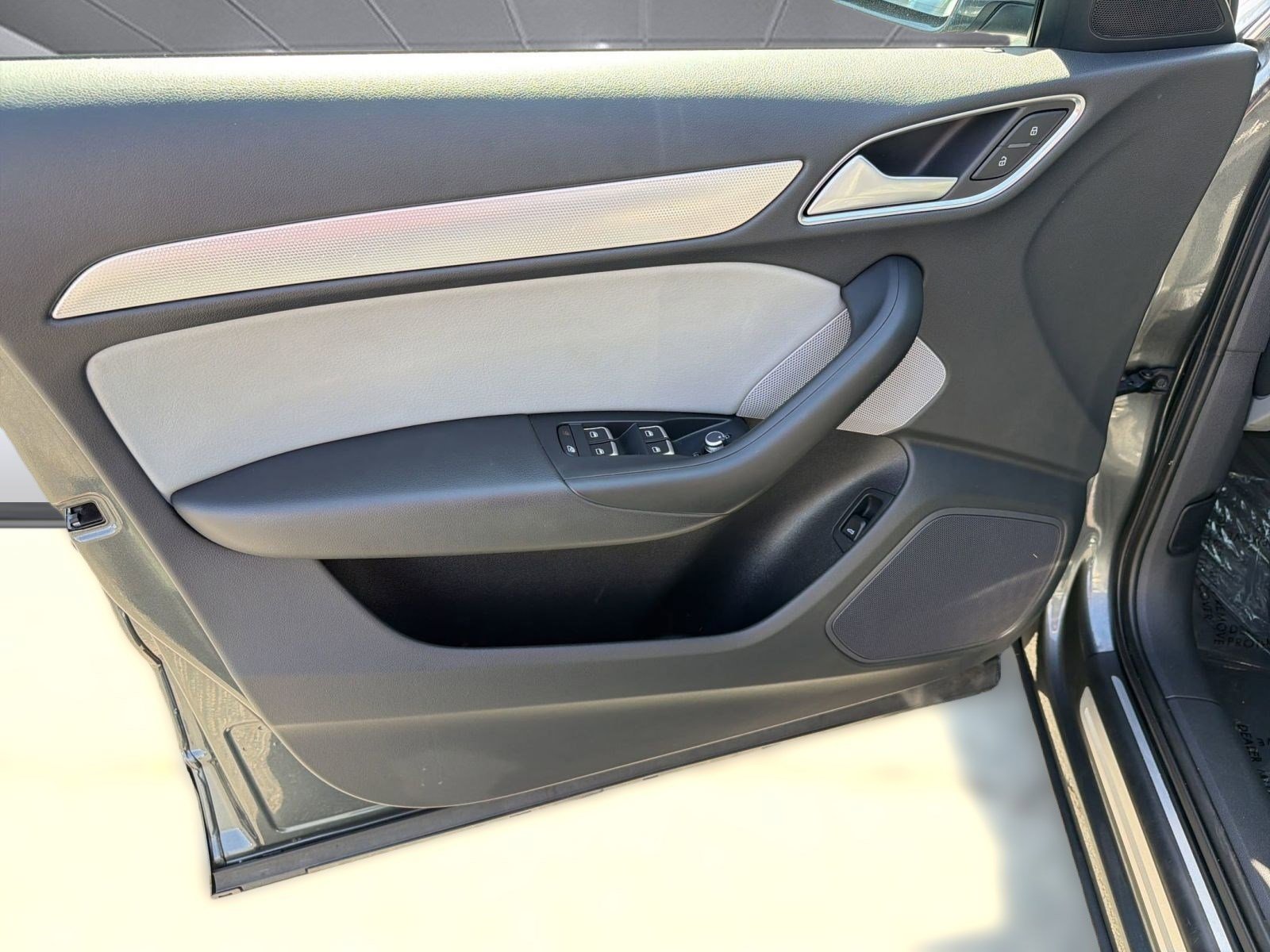 Used 2018 Audi Q3 2.0T Premium Plus w/ Premium Plus Package AWD/4WD image 13