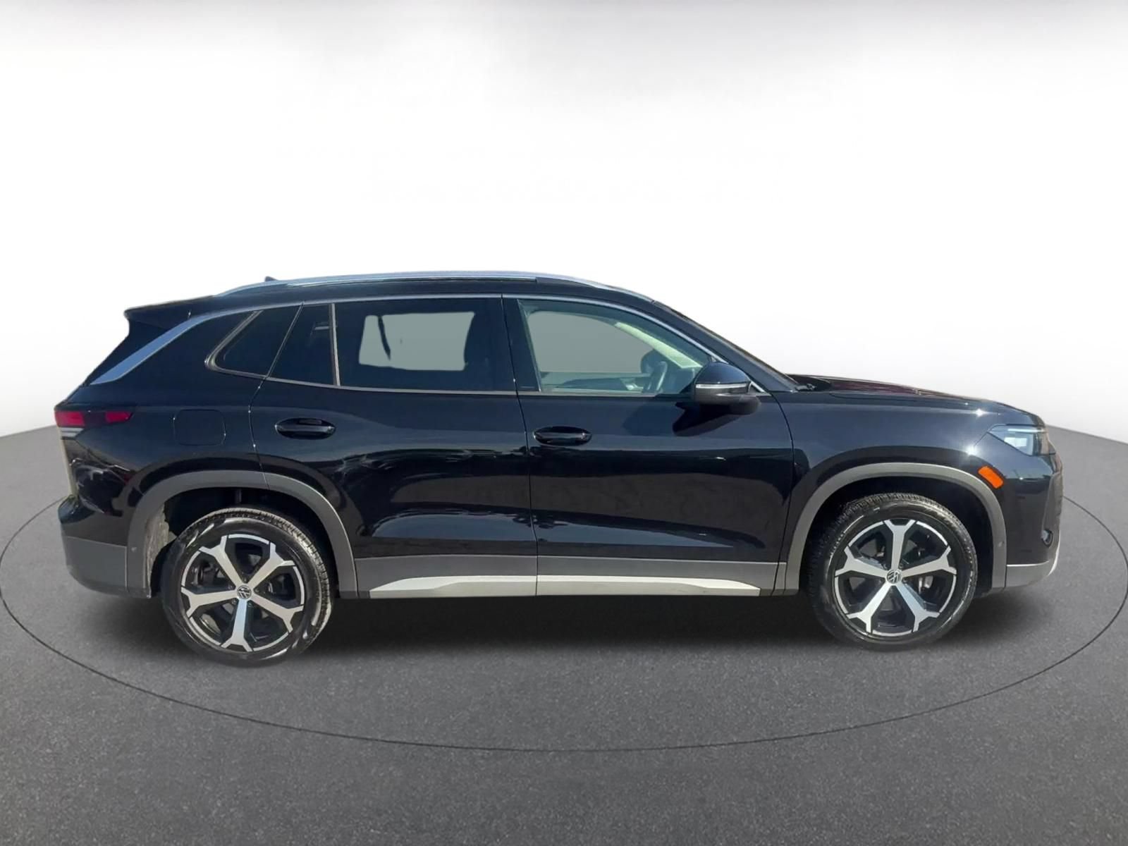 Used 2026 Volkswagen Tiguan SE AWD/4WD image 15